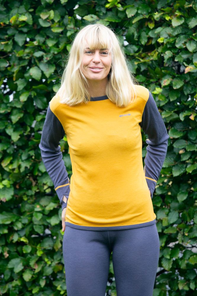Ullundertøy Stina Ulltrøye med rund hals til dame i Gul/Lilla