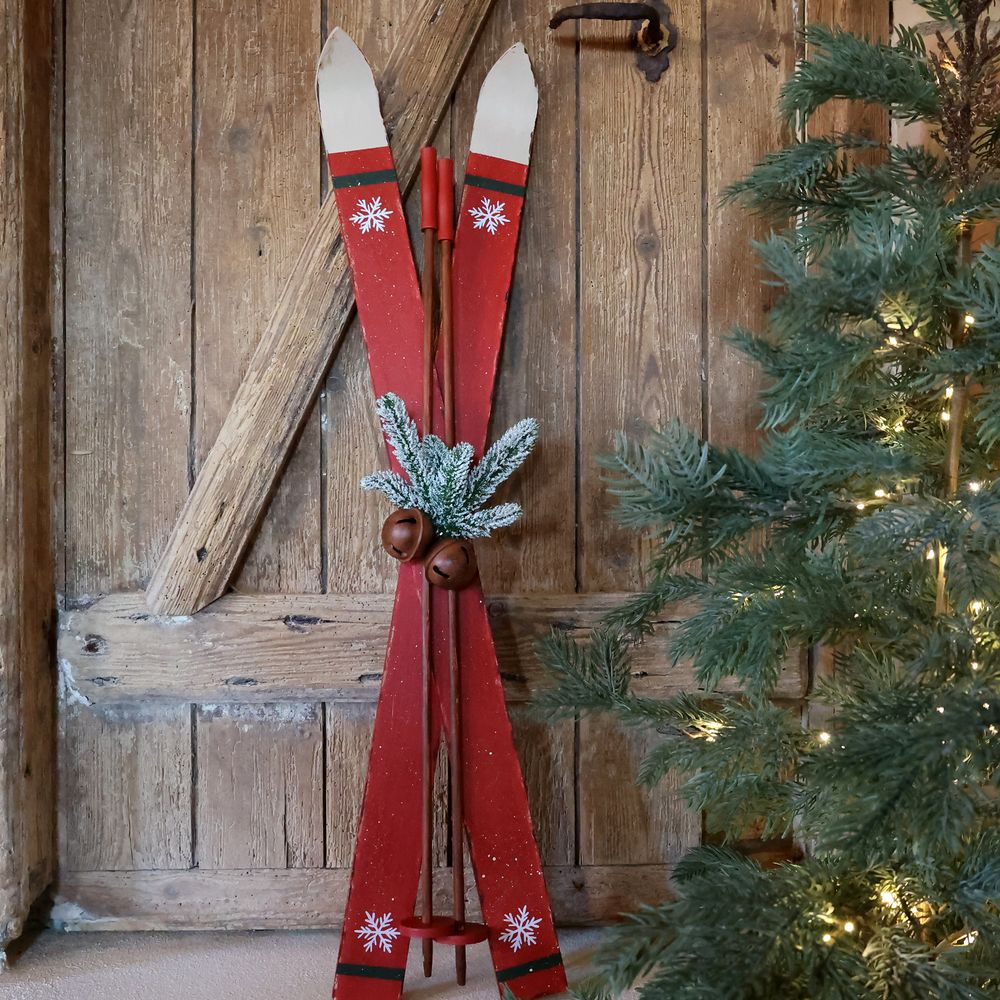 Cherry Vintage ski med staver til dekor fra Chic Antique